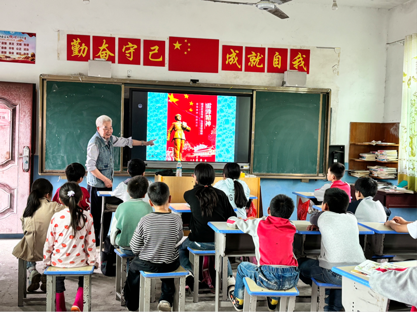 ‌金溪县关爱报告团走进浒湾下陈小学开展“雷锋精神”宣讲‌