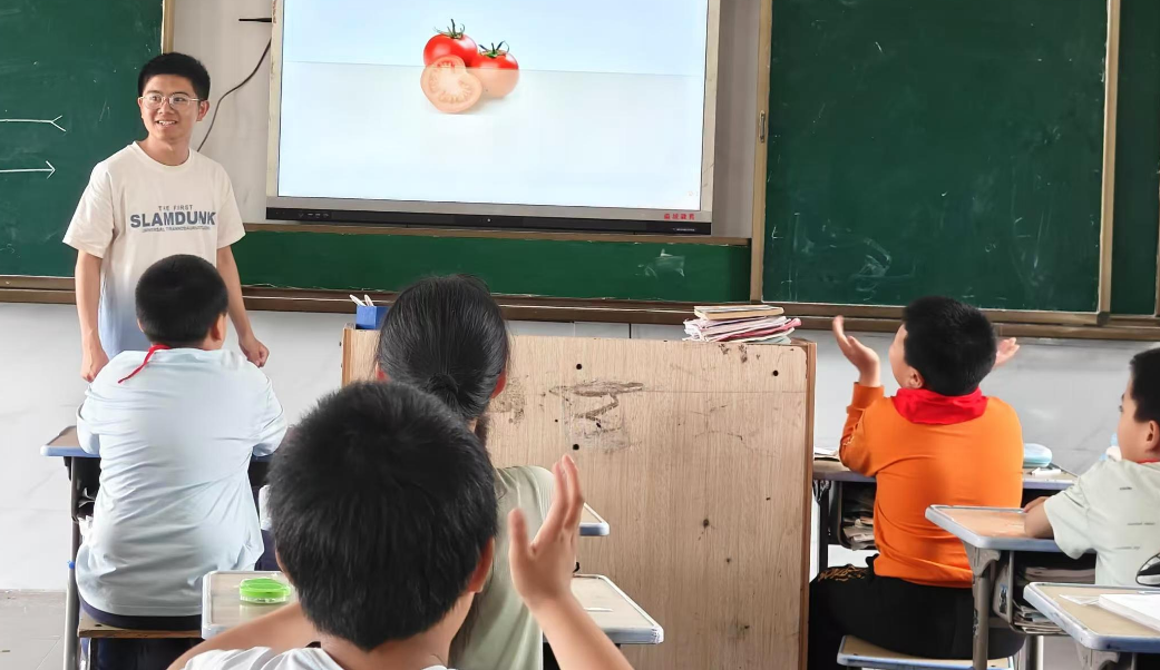 心意手作 乐游成长——南城县龙湖镇中心小学开展心理健康日主题活动