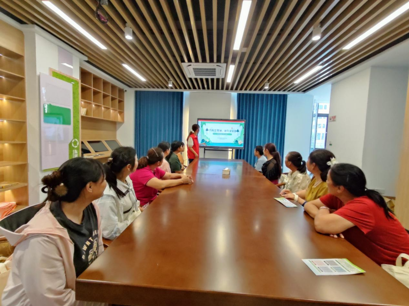 九江市彭泽县黄花镇东风社区：艾草锤里制幸福 端午佳节享安康