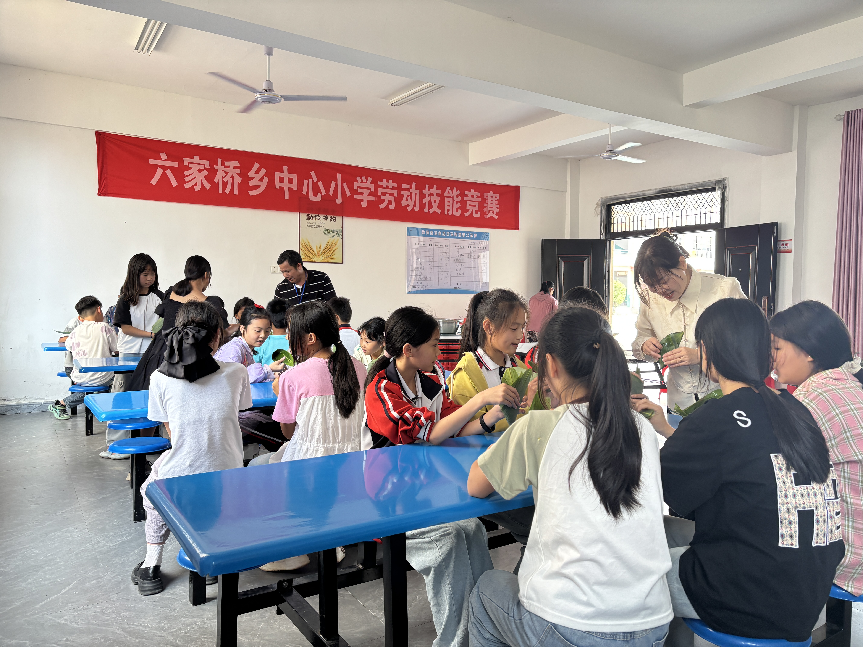 粽叶飘香迎端午 劳动实践育新人——崇仁县六家桥乡中心小学关工委开展端午节活动