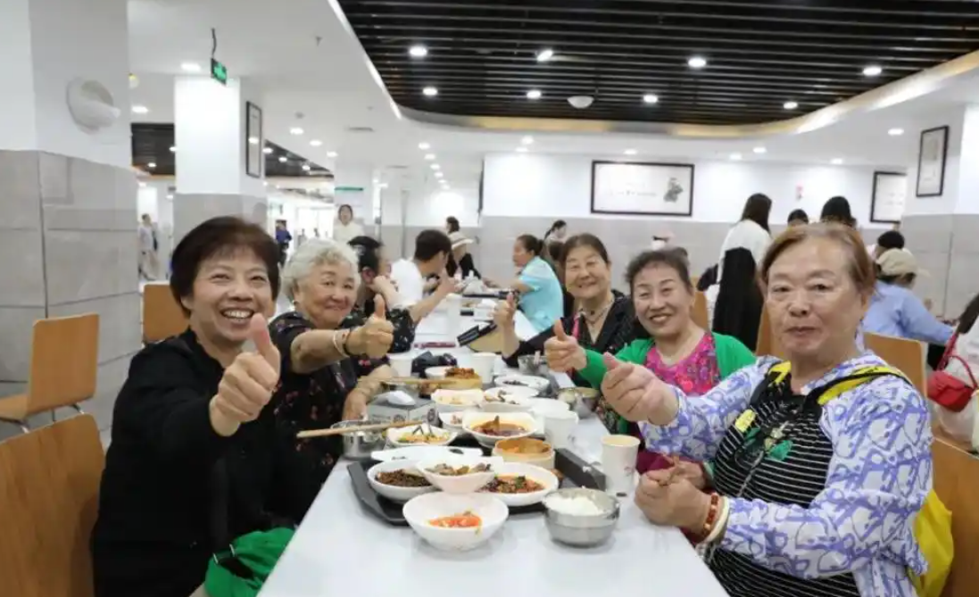 长天新闻丨江右时评：开的不止是“机关门”
