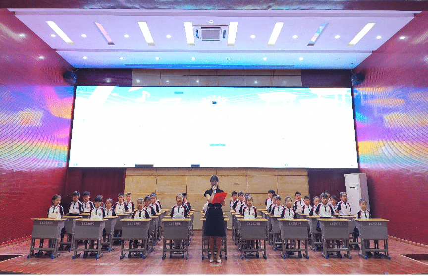 童心飞扬  精彩绽放