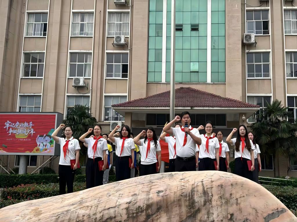 金溪县锦绣小学举行一年级首批新队员入队仪式