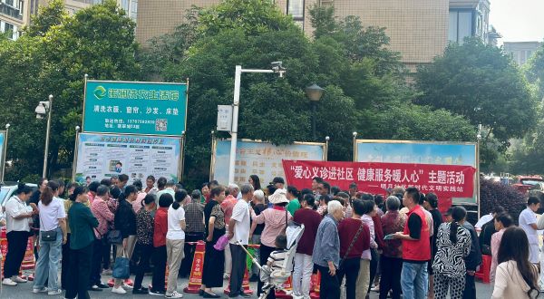 宜春市宜阳新区官园街道明月社区组织开展关爱老年人主题活动