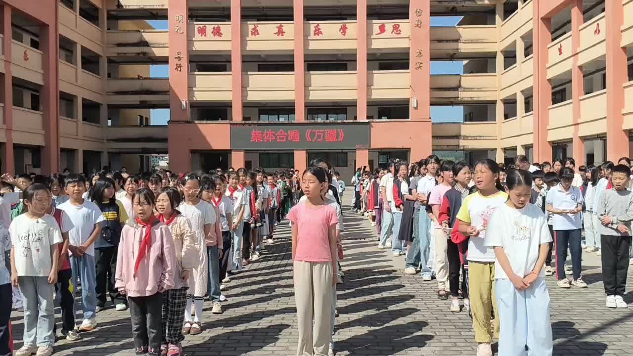 宜黄黄陂中心小学举办集体大合唱
