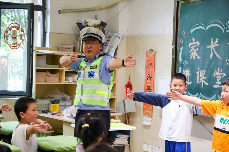 警心暖童心 护航安全路
