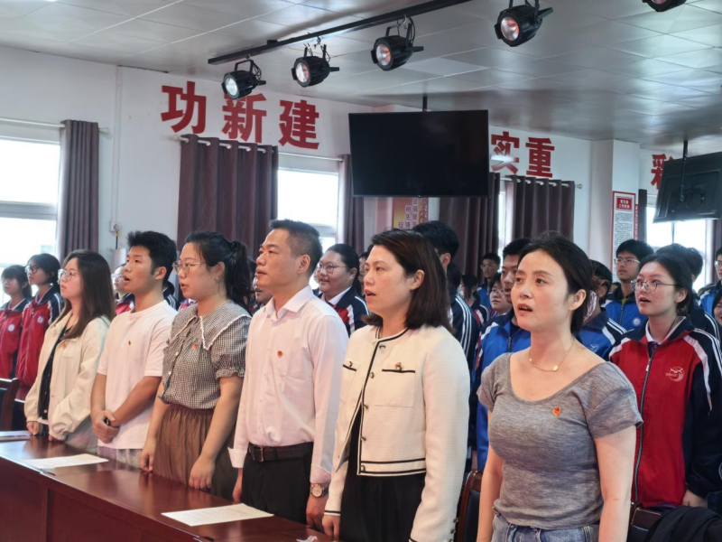 九江市柴桑区第二中学举行2024-2025学年度下学期入团仪式及“五四”表彰活动