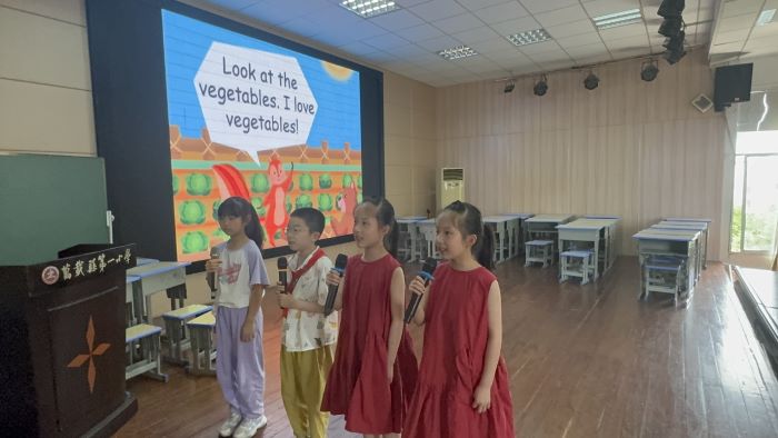 “英”韵飞扬 “词”展风采——万载县第一小学举行英语单词争霸赛暨趣配音活动