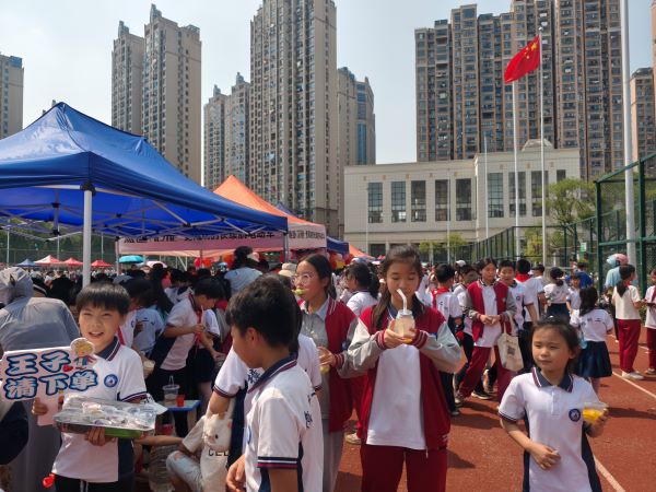 小善举凝聚大教育——樟树二小爱心义卖探索学共体协同育人新路径