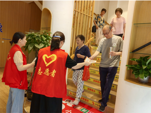 鹰潭市月湖区梅园街道沿江社区开展民法典宣传活动