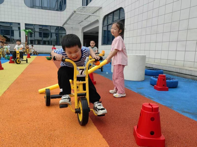 宜丰县幼儿园：三轮骑行乐 萌娃趣成长