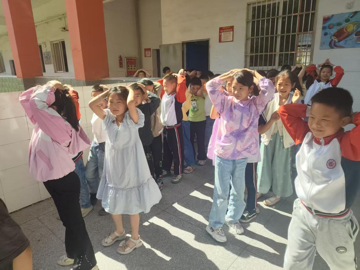 乐安第四小学开展防灾减灾无脚本演练
