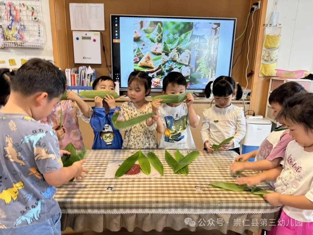 “划呀划 我们龙舟不一样”——崇仁县第三幼儿园端午节系列活动