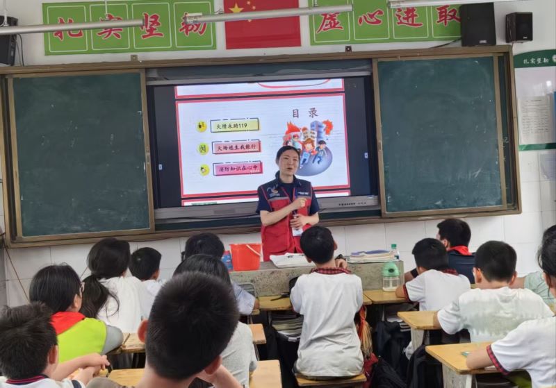 奉新县冯川一小开展消防安全培训活动
