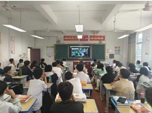 南城二中开展防震演练活动