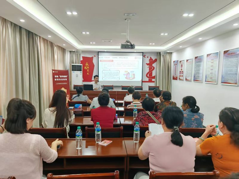 宜春市宜阳新区官园街道明月社区组织开展防范非法集资主题讲座