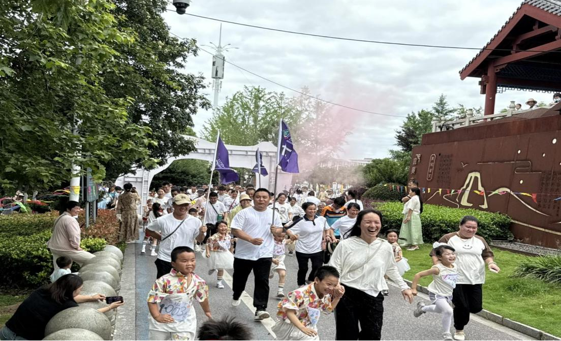 党建引领添光彩——宜黄第四幼儿园举办“六・1”亲子Mini马拉松