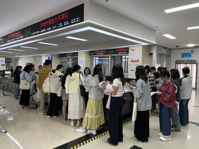 万载县行政审批局有序开展教师资格认定工作 严把教师准入关