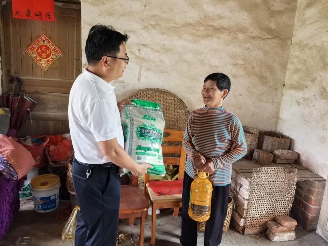 情系困难群众 温暖传递心间——上高县民政局开展困难群众走访慰问活动