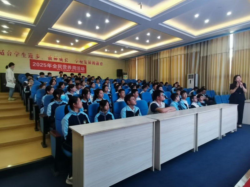 高级营养师程代春为三中学子带来食育讲堂