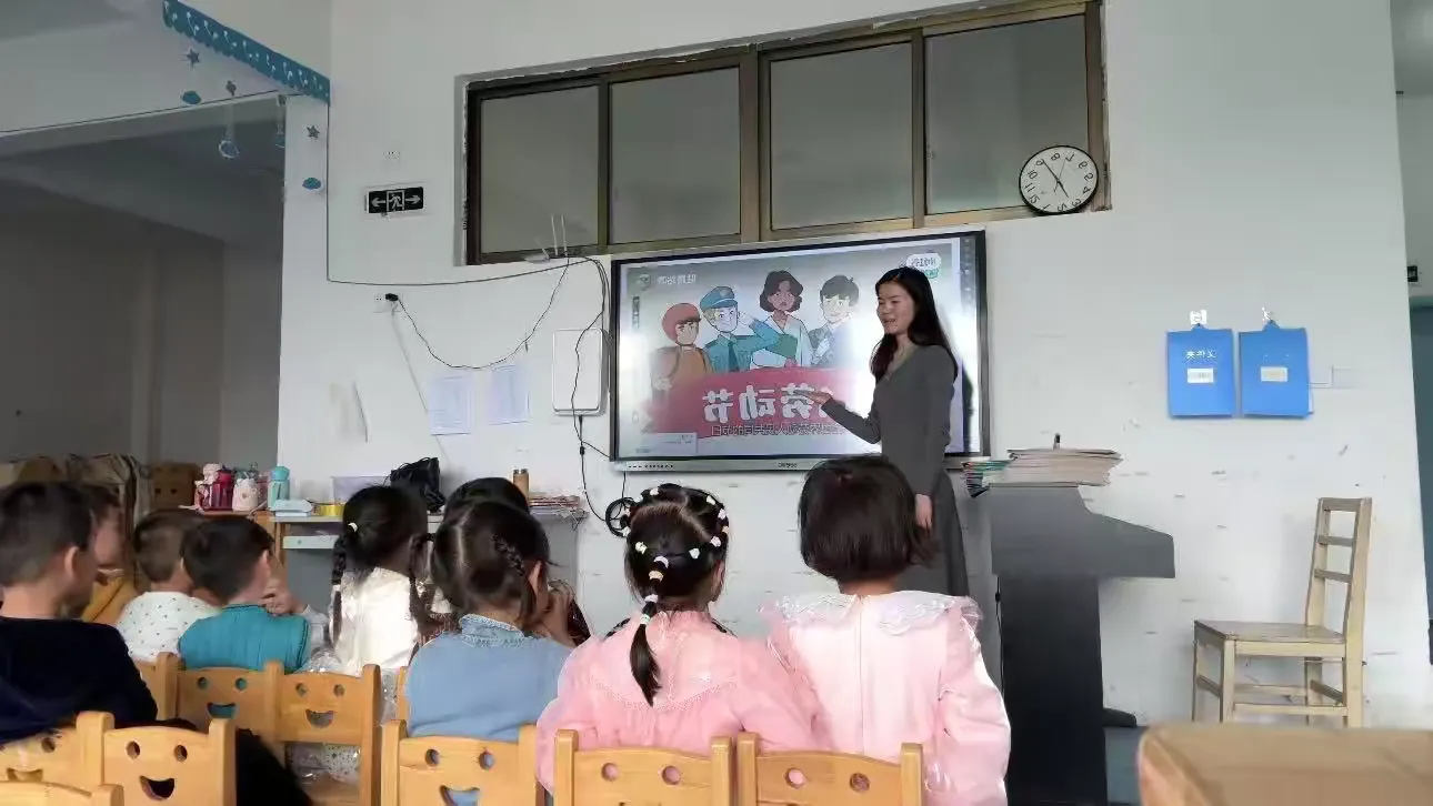 童心筑梦，劳动最美——东乡区王桥镇中心幼儿园劳动节主题教育