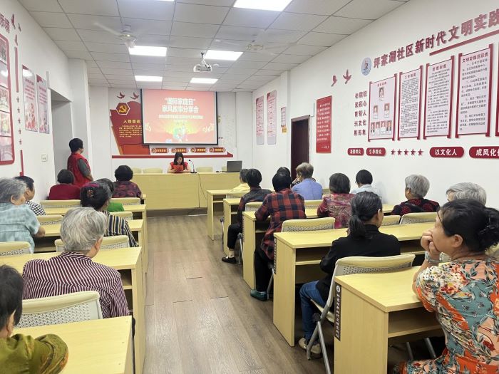 丰城市剑光街道坪家湖社区开展“国际家庭日”家风故事分享会