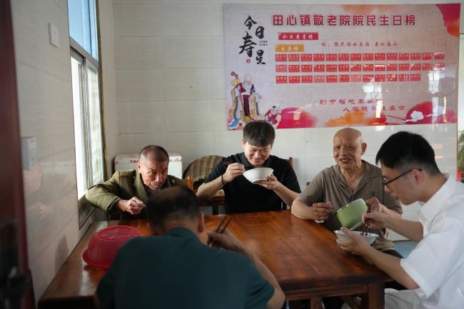 江西上高：“一线监督”守护银龄幸福“食”光