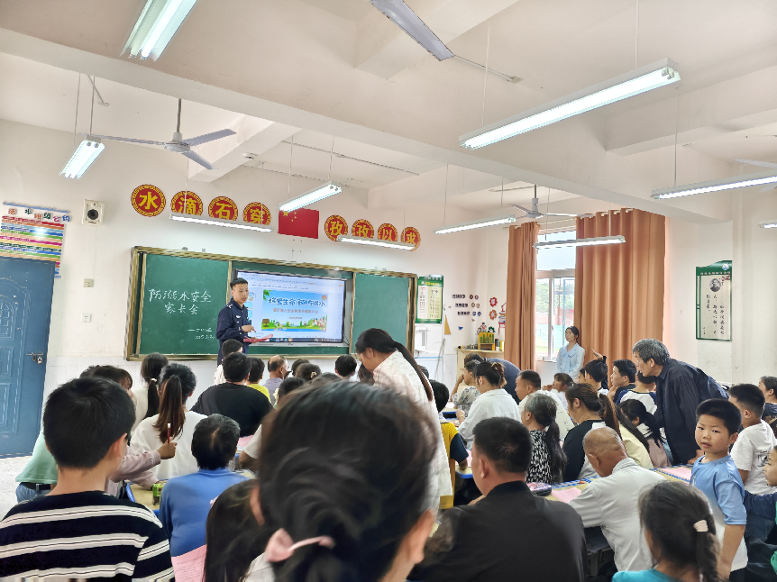 同心防溺水 平安度“五一”——南城县上唐镇中心小学举行五一假期防溺水家长会活动