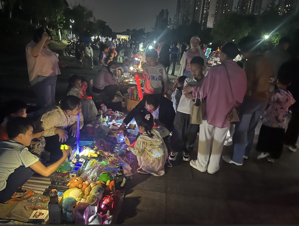 红谷滩区生米街道同乐社区开展“乐居生米 文明集市”第三届邻里集市活动