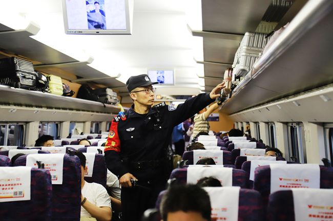 南昌乘警的五一假期：列车马拉松护航旅客出行安全