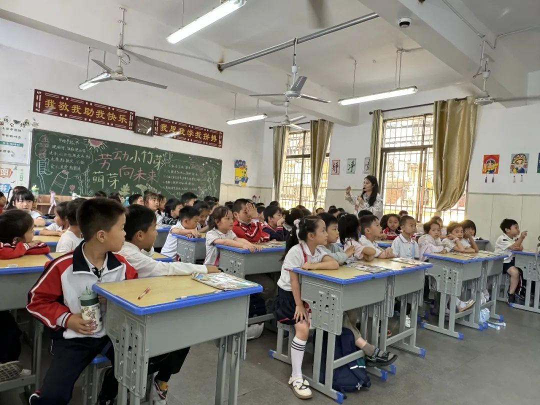 幼小相约 共赴成长——崇仁县第三幼儿园参观小学活动