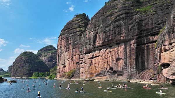 鹰伟德登录潭龙虎山“体育+旅游”盛宴 燃爆旅游市场新热度(图2)