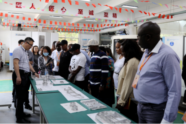 “发展中国家职业教育官员研修班”成员到江西职业技术大学考察交流