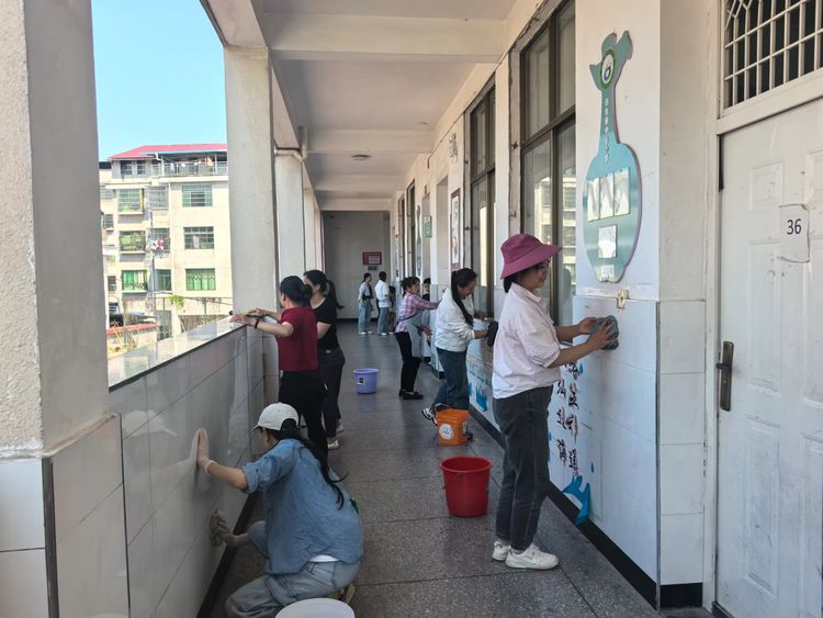 劳动润校园，净雅绽芳华——南丰县白舍镇中心小学大扫除活动