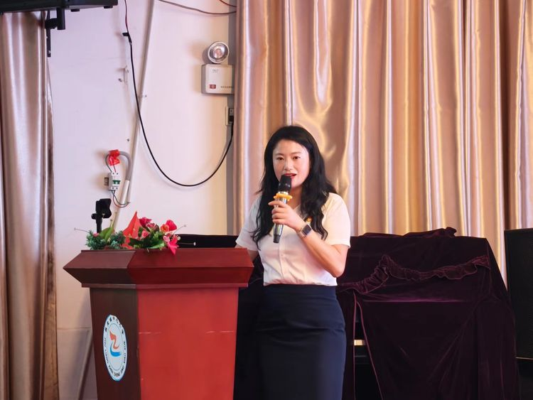 拥抱阳光 舒“心”成长——南城县株良小学六年级学生考前心理辅导活动