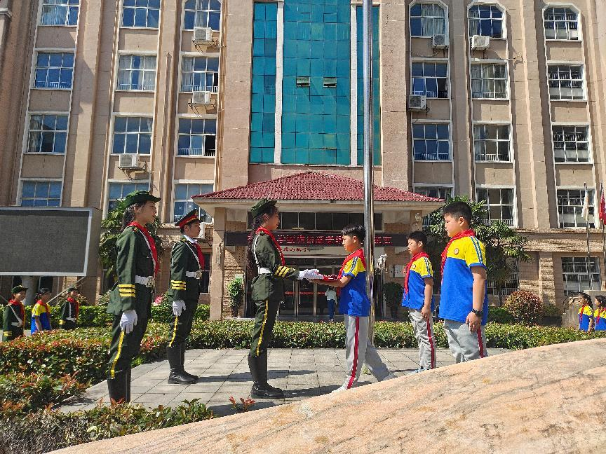金溪县锦绣小学举行国旗班新老旗手交接仪式