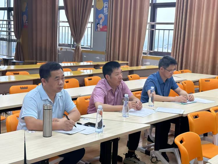 以评促优，匠心筑梦——南城实验中学开展学科带头人及骨干教师评选活动