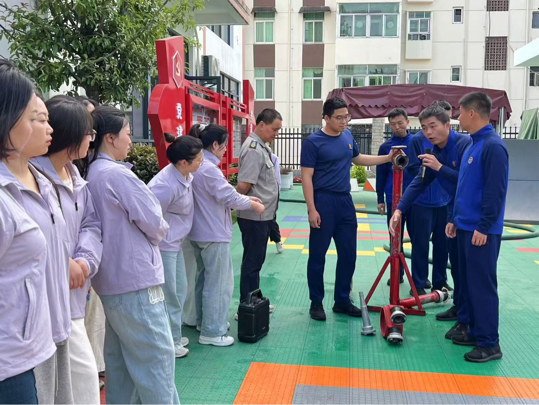 党建引领聚合力，消防实践筑平安——宜黄县幼儿园消防实操培训活动