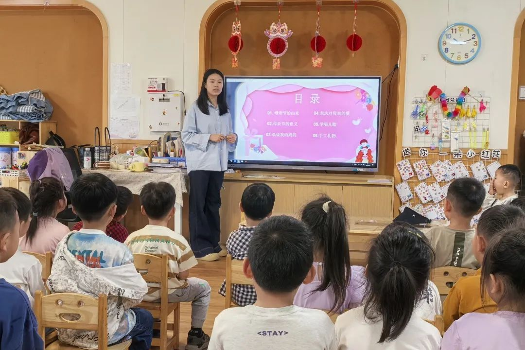 童心表爱意 情暖母亲节——崇仁县第三幼儿园母亲节活动