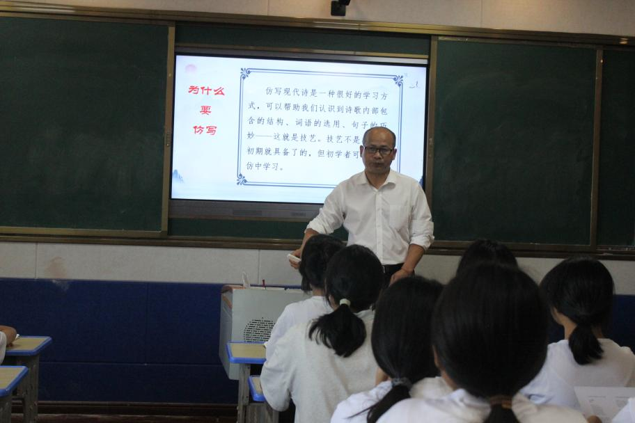 笔下生花 梦中成诗——南城县凤凰学校《星火》文学社2025年5月上课记