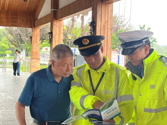 江西省交通运输执法局十支队四大队：“执法蓝”强化汛期安全保障