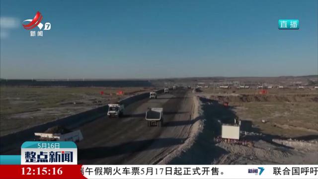 我国首个百台级纯电动无人矿卡集群投运