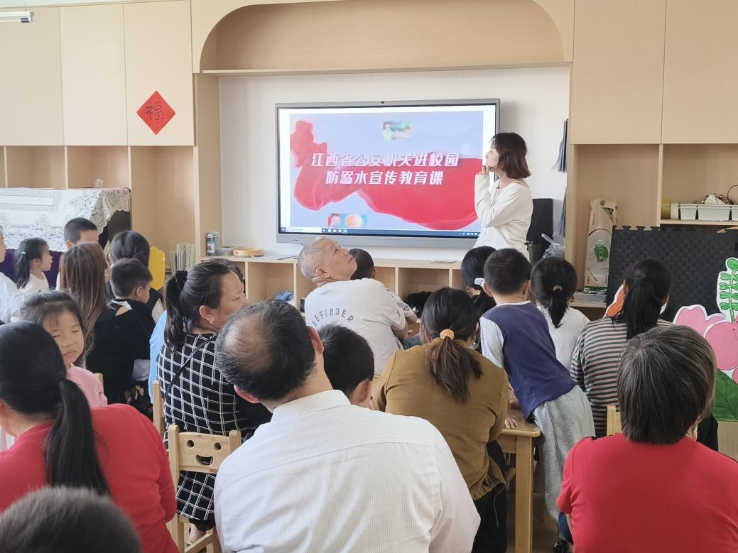 党建引领筑防线，家校携手护童安