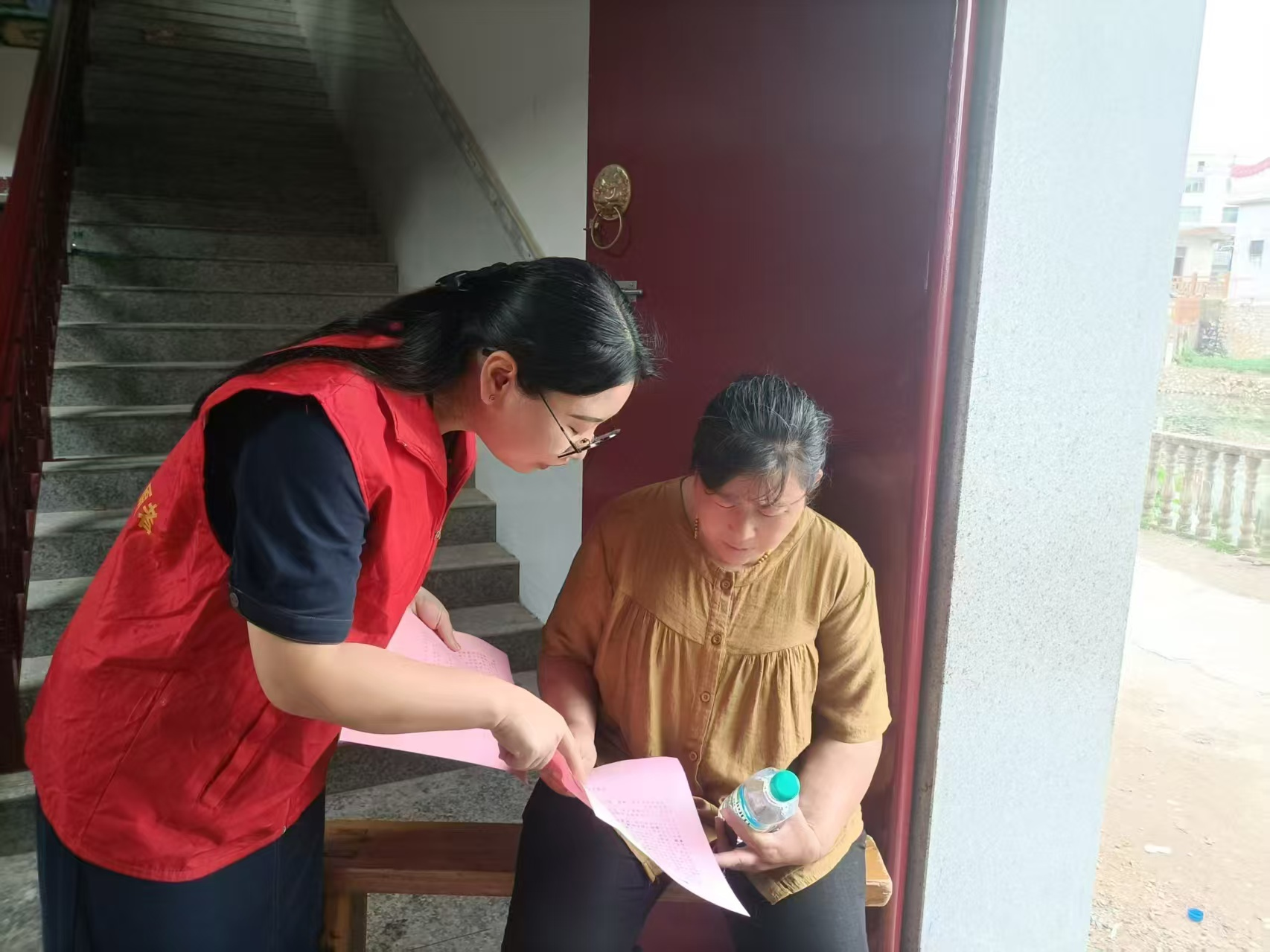入户听诉解民忧 共绘乡村振兴路