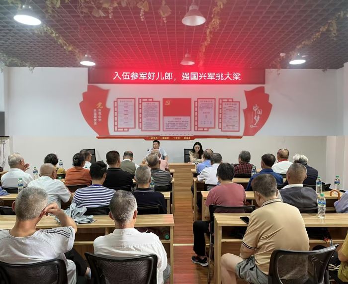 共话参军政策 点燃军旅梦想——丰城市剑光街道向阳社区举办面对面参军政策宣讲交流活动