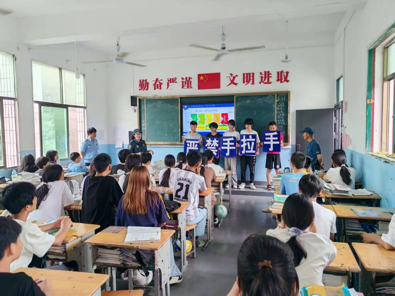 预防溺水保安全 携手“蓝天”护未来——乐安县谷岗中学联合蓝天救援队开展防溺水宣传活动