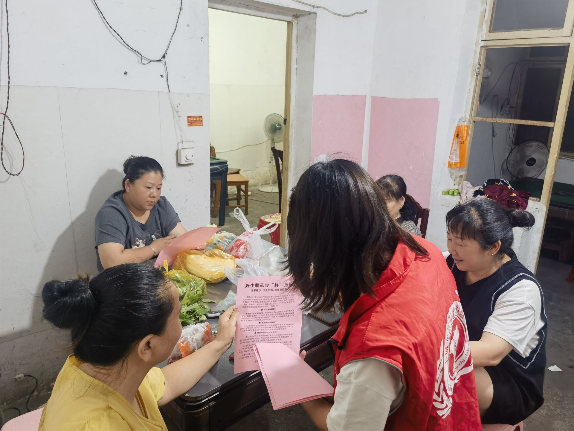 丰城市剑光街道：野生蘑菇高发季不做“菇勇者”！