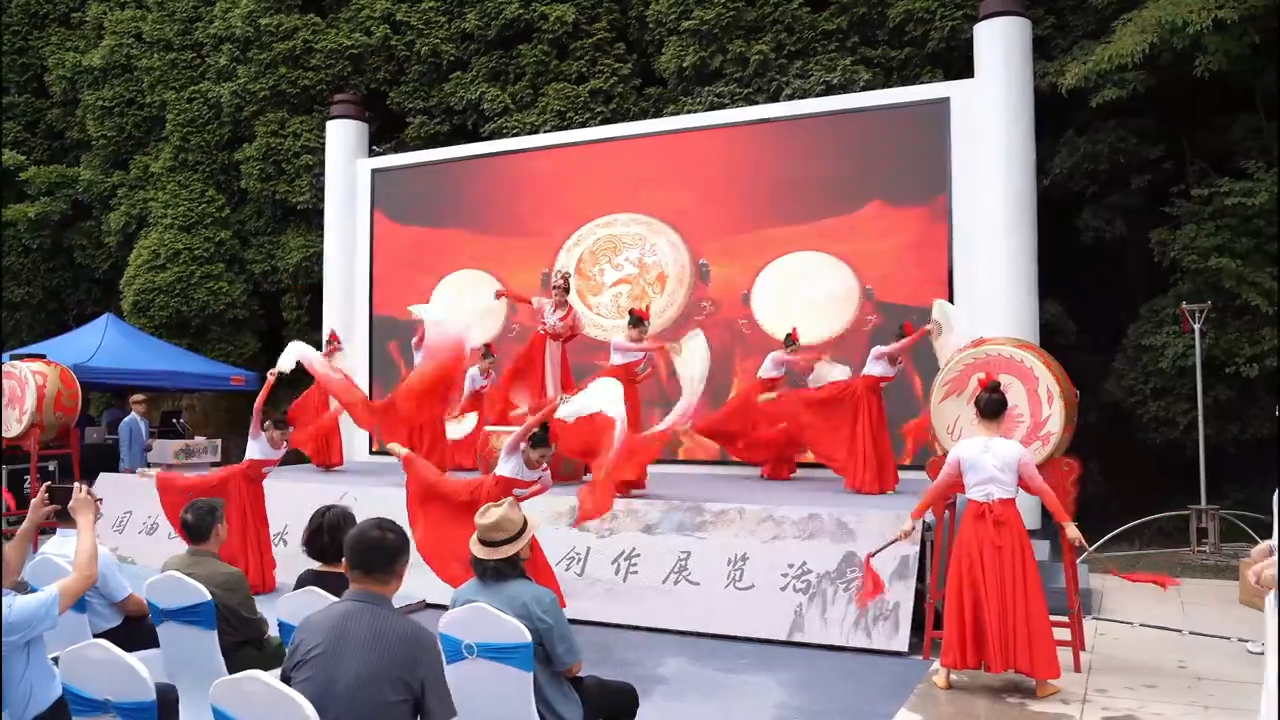 《彩墨匡庐•丹青四秩一中国油画家山水画家庐山采风创作展览活动》在庐山举行