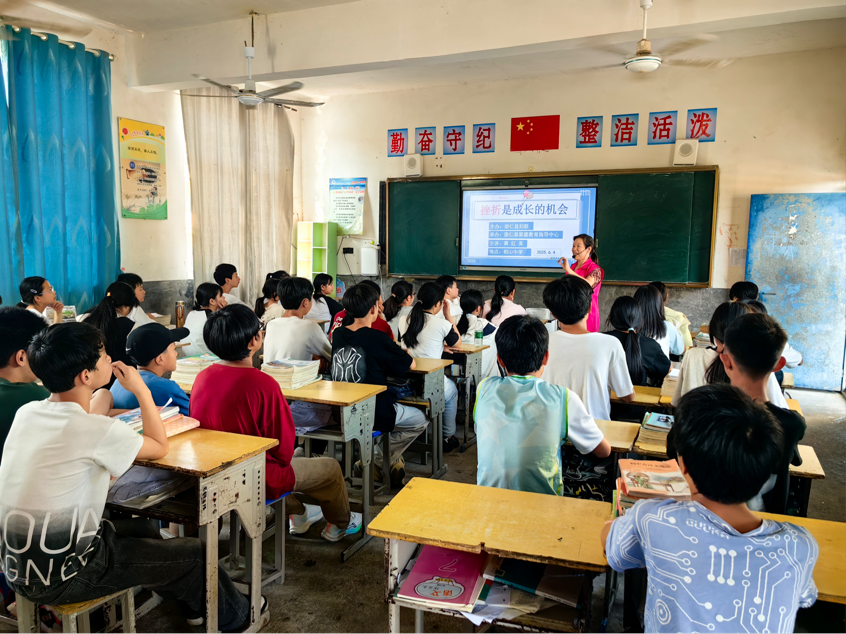 县妇联送教下乡点亮心灵之光