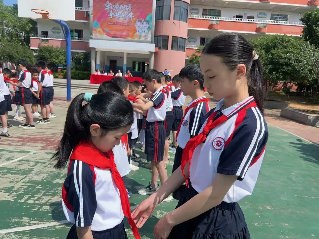 牢记党的教导 争做强国少年——崇仁县第五小学举办2025年少先队新队员入队仪式